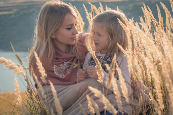 mom and little girl